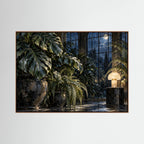 Moonlit Conservatory — Liście monstery i paprocie w oranżerii oświetlonej księżycem i lampą