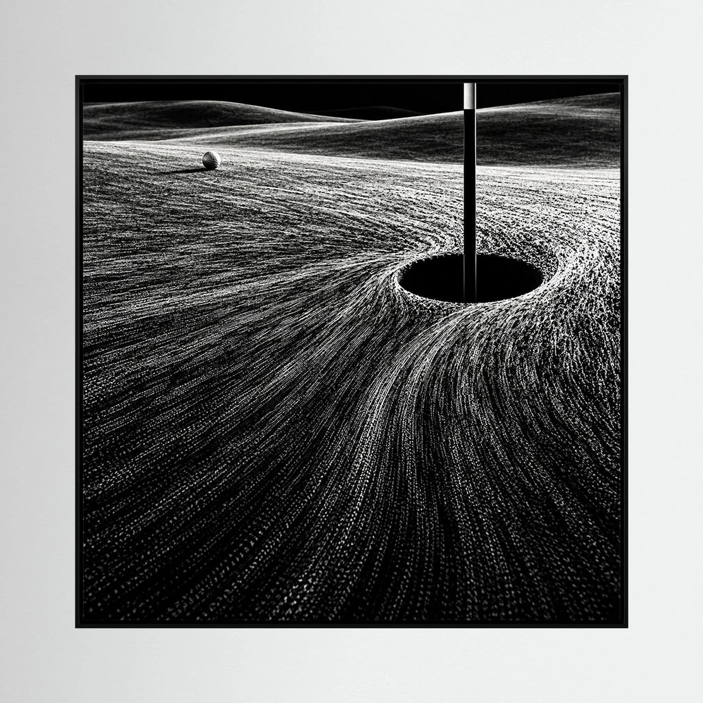 Black Green – arte golfistica in bianco e nero, buca monocromatica e ampio green materico