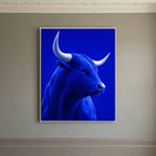 Ritratto monocromatico blu di toro