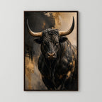 Portret van een zwarte stier met gouden hoorns