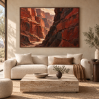 Red Canyon: scogliere di canyon rosso ruggine con ombre antracite profonde, ambientazione con cornice in rovere scuro